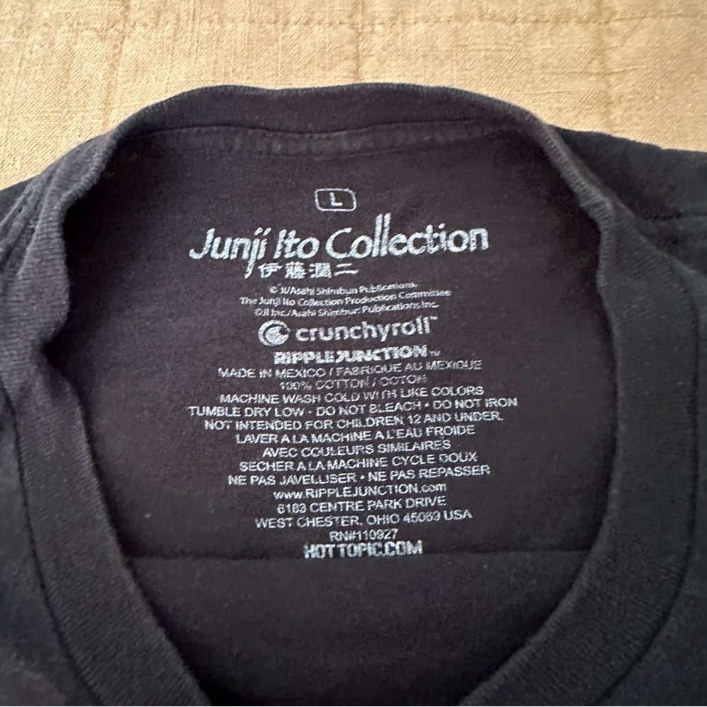 Tomie Junji Ito Graphic Tee - Picture 3 of 3